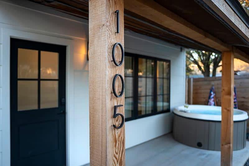 Alley Kat Guesthouse With Private Hot Tub フレデリックスバーグ エクステリア 写真